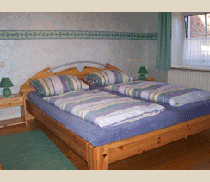 Das Schlafzimmer in der Ferienwohnung Bauernhaus auf dem Ferienhof Epker im münsterländischen Steinfurt
